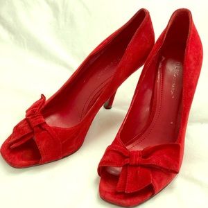 BCBG red bow heels